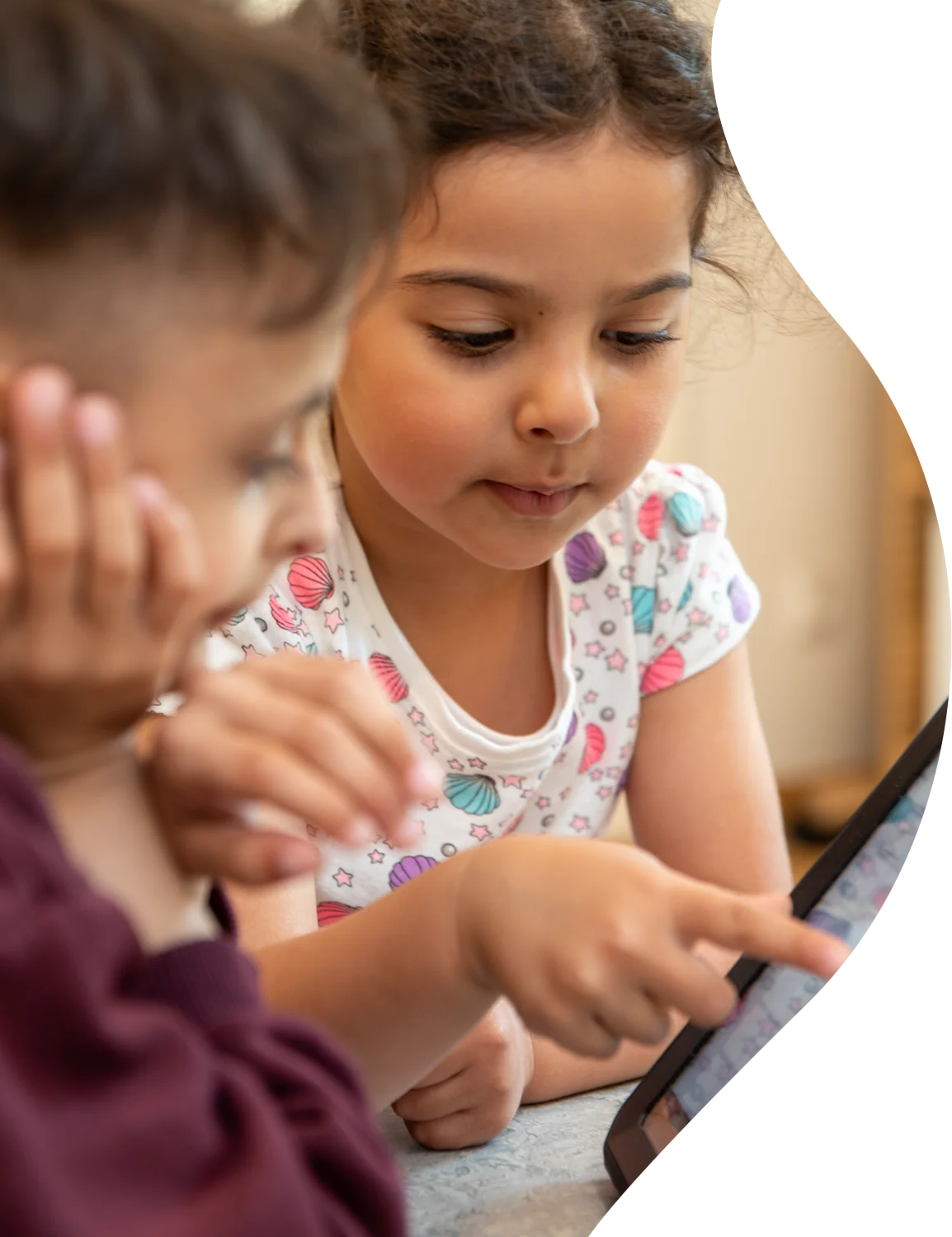 Zwei Kinder in der Inklusionskita RAPSI. Ein Projekt der Stiftung Kinderlotse